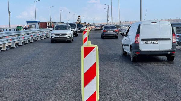 На Крымском мосту с опережением срока открыли две полосы для движения транспорта 