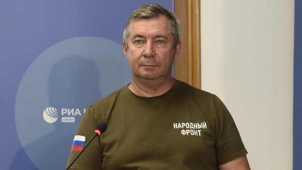 Член регионального штаба Народного фронта в Крыму Виталий Викторов