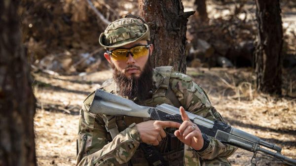 Боец из Чечни с позывным Грозный сбил украинский беспилотник из автомата