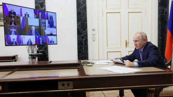 Президент РФ В. Путин провел совещание с членами правительства РФ