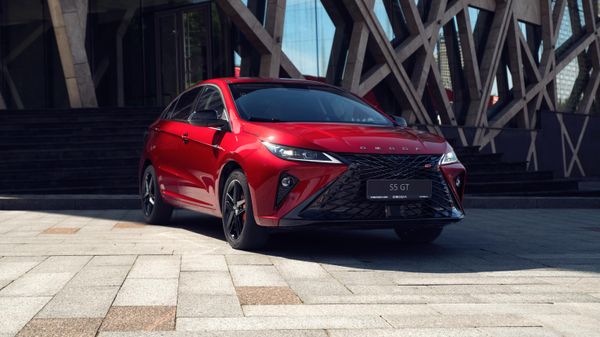 Компания Черномор Авто презентовала для крымчан новый седан OMODA S5 GT