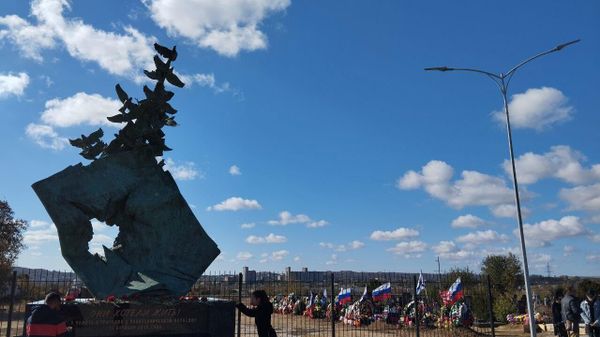 Памятник погибшим в Керченском политехническом колледже