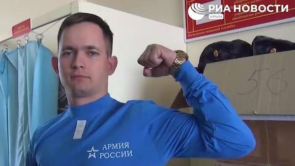 Из журналистов - в солдаты: как ведущий Спутника в Крыму в армию пошел Из журналистов - в солдаты: как ведущий Спутника в Крыму в армию пошел
