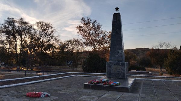 Памятник десантникам Эльтигена в микрорайоне Героевка