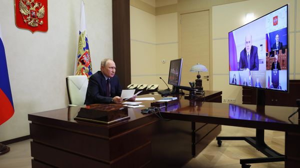 Президент РФ В. Путин провел совещание по экономическим вопросам