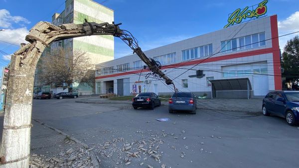 Бетонный столб попросту раскрошился