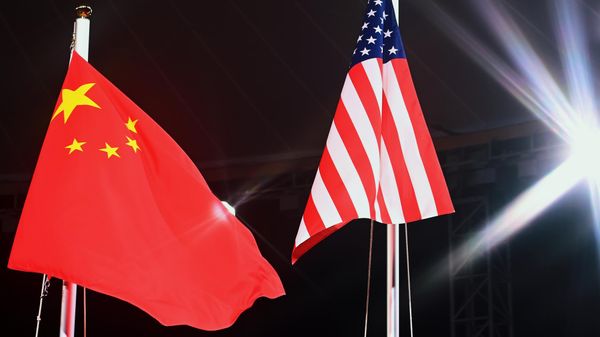 Флаги КНР и США