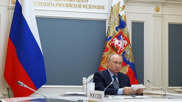 Президент РФ Владимир Путин принял участие во внеочередном саммите Группы двадцати