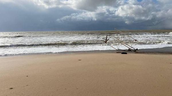 Море в Каламитском заливе продолжает бушевать