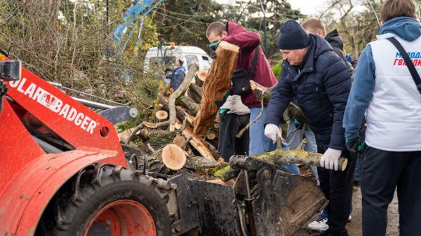 Устранение последствий урагана в Евпатории