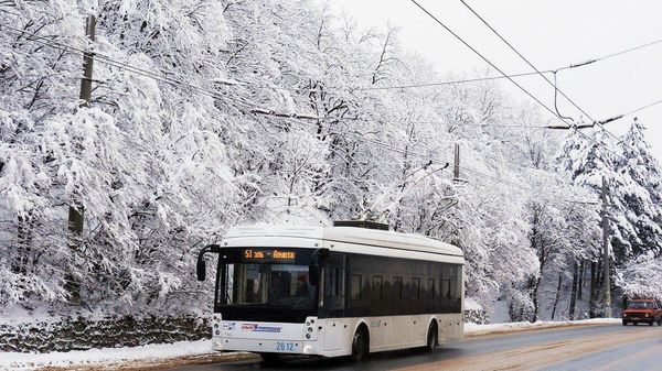 Троллейбус на Ангарском перевале на трассе Симферополь - Алушта - Ялта