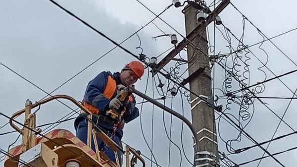 Коммунальщики устраняют последствия шторма в Крыму
