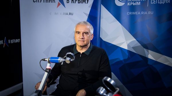 Сергей Аксенов в студии Радио Спутник в Крыму