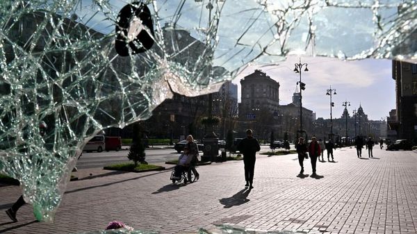Люди в центре Киева