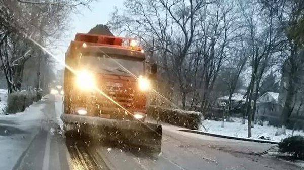 Уборка снега на дорогах