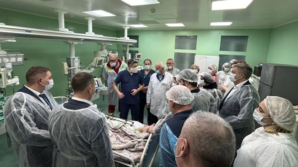 Власти посетили пострадавших при стрельбе в гимназии Брянска детей в больнице