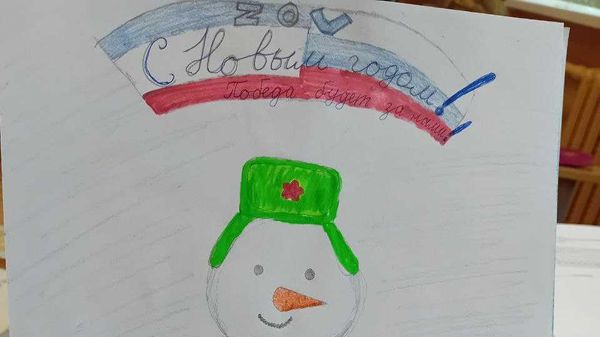 В школах пишут, рисуют и мастерят: эти подарки бойцы на передовой очень ценят. 