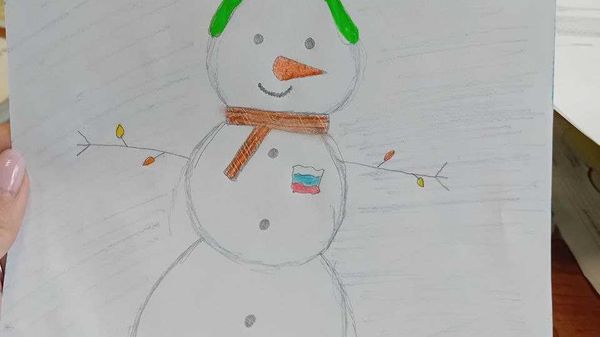 В школах пишут, рисуют и мастерят: эти подарки бойцы на передовой очень ценят. 