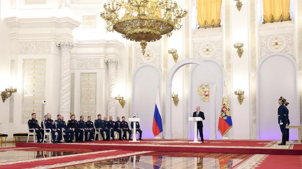 Церемония вручения Героям России медали Золотая Звезда