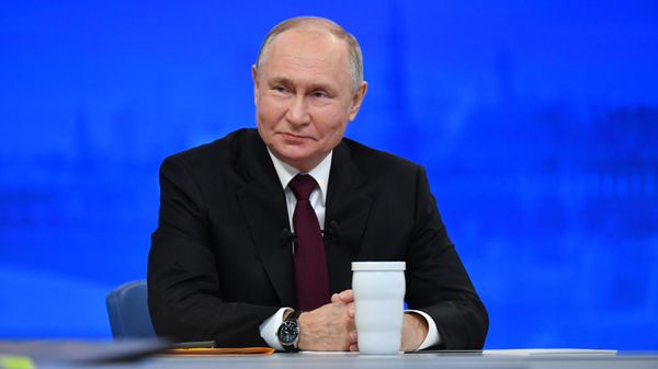 Прямая линия и большая пресс-конференция президента РФ В. Путина Прямая линия и большая пресс-конференция президента РФ В. Путина