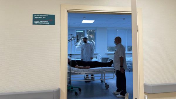 Губернатор Белгородской области Вячеслав Гладков посетил в больнице раненных при подрыве автомобиля на мине