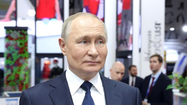 Президент РФ В. Путин посетил международную выставку-форум Россия