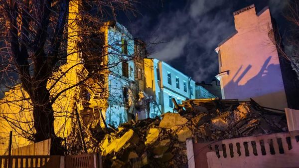 Шестиэтажное здание обрушилось в Адмиралтейском районе Санкт-Петербурга