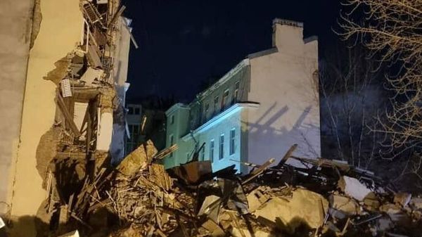 Шестиэтажное здание обрушилось в Адмиралтейском районе Санкт-Петербурга