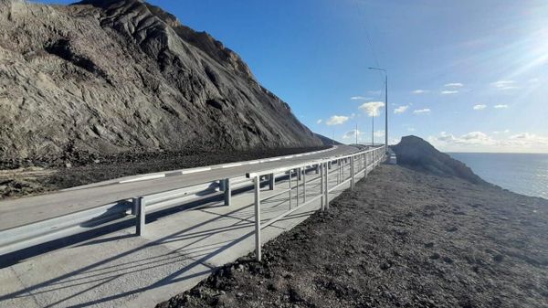 В поселке Орджоникидзе восстановили дорогу и построили подпорную стену 
