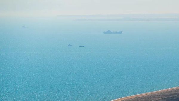 Корабль в Черном море