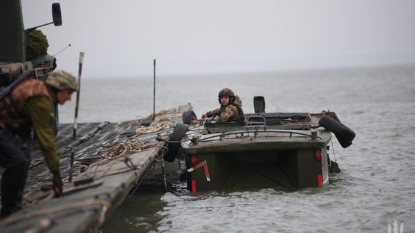 Боевик ВСУ в лодке