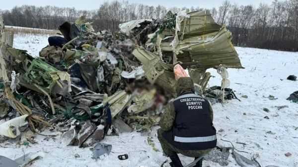 Следователи СК работают на месте крушения Ил-76