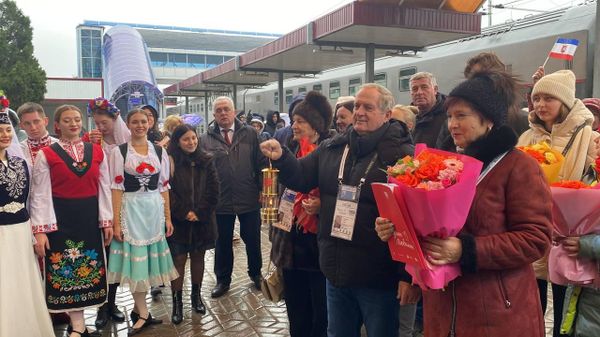 Семья Кузнецовых привезла в Крым огонь семейного очага Сердце России