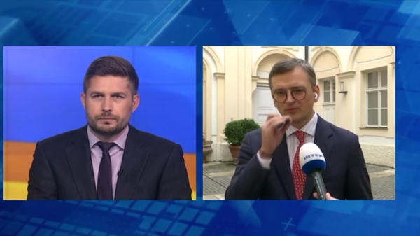 Глава МИД Украины Дмитрий Кулеба закурил в прямом эфире на фоне выхода ВСУ из Авдеевки