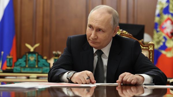 Президент РФ В. Путин провел встречу с министром обороны РФ С. Шойгу