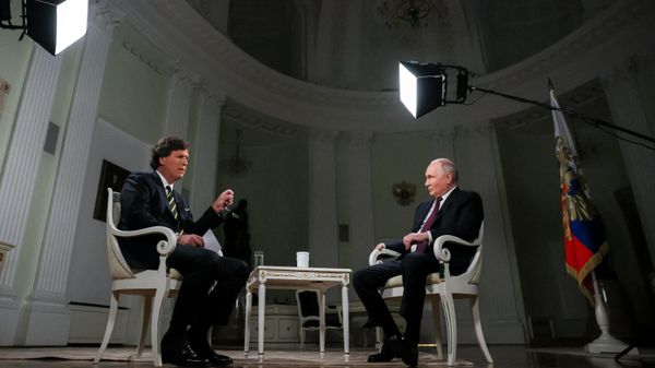 Президент РФ Владимир Путин дал интервью американскому журналисту Такеру Карлсону