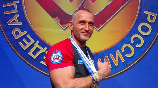 Аметхан Абдураманов, чемпион мира и пятикратный чемпион России по пара-армрестлингу