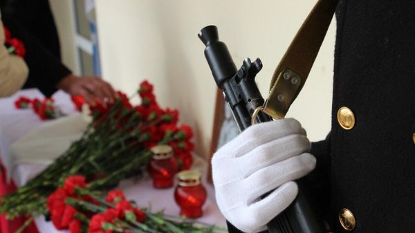 Мемориальные доски в память о погибших на СВО героях открыли в Керчи