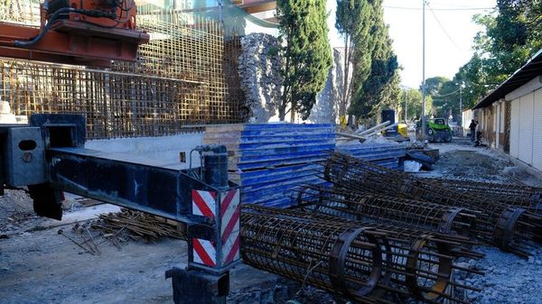 В Алупке восстанавливают подпорную стену В Алупке восстанавливают подпорную стену
