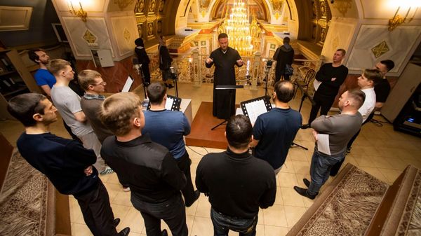 Репетиция церковного хора в Александро-Невском соборе Симферополя