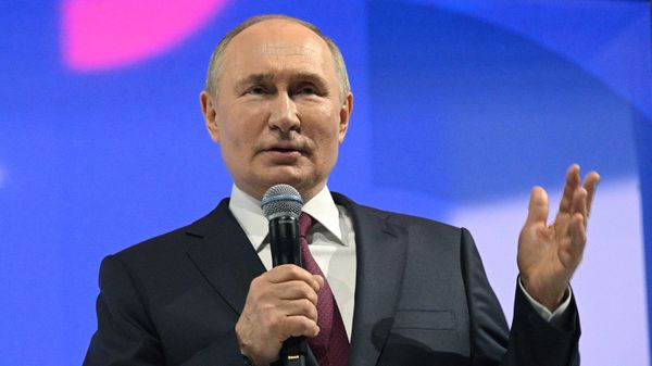 Президент РФ В. Путин посетил Всемирный фестиваль молодежи