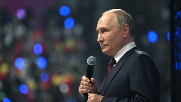 Президент РФ В. Путин посетил Всемирный фестиваль молодежи