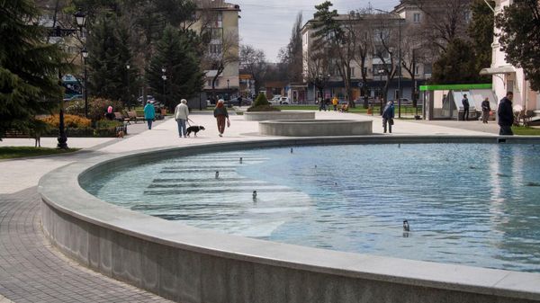 Сквер Тренёва в Симферополе Сквер Тренёва в Симферополе