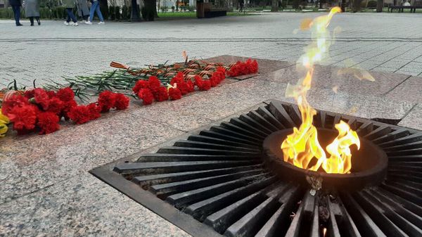 В Феодосии организован стихийный мемориал в память о жертвах теракта в Крокус Сити Холле В Феодосии организован стихийный мемориал в память о жертвах теракта в Крокус Сити Холле