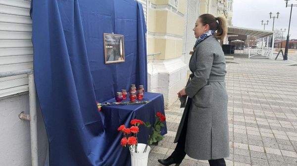 В Феодосии организован стихийный мемориал в память о жертвах теракта в Крокус Сити Холле В Феодосии организован стихийный мемориал в память о жертвах теракта в Крокус Сити Холле