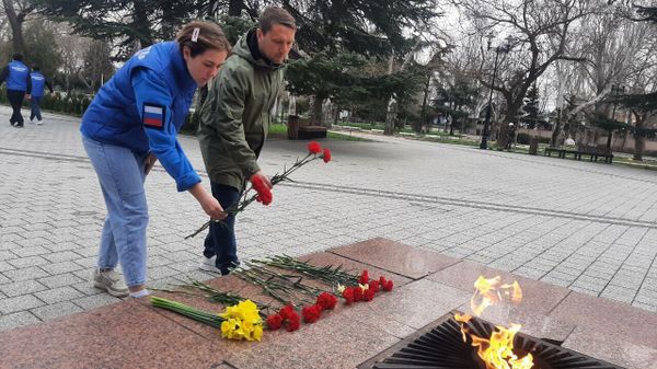 В Феодосии организован стихийный мемориал в память о жертвах теракта в Крокус Сити Холле В Феодосии организован стихийный мемориал в память о жертвах теракта в Крокус Сити Холле