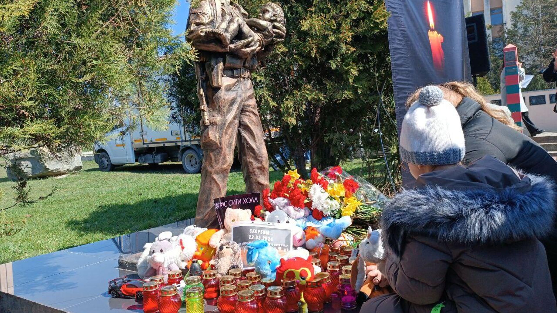 Мемориал в память о погибших в теракте в Крокус Сити Холле в Бахчисарае Мемориал в память о погибших в теракте в Крокус Сити Холле в Бахчисарае - РИА Новости, 1920, 23.03.2024