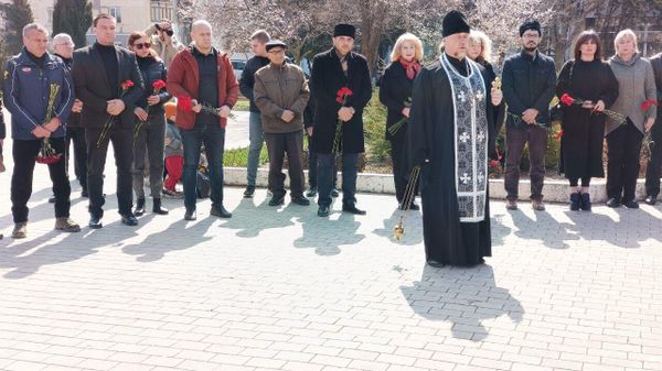 Мемориал в память о погибших в теракте в Крокус Сити Холле в Евпатории Мемориал в память о погибших в теракте в Крокус Сити Холле в Евпатории
