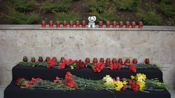 Мемориал в память о погибших в теракте в Крокус Сити Холле в Алуште Мемориал в память о погибших в теракте в Крокус Сити Холле в Алуште