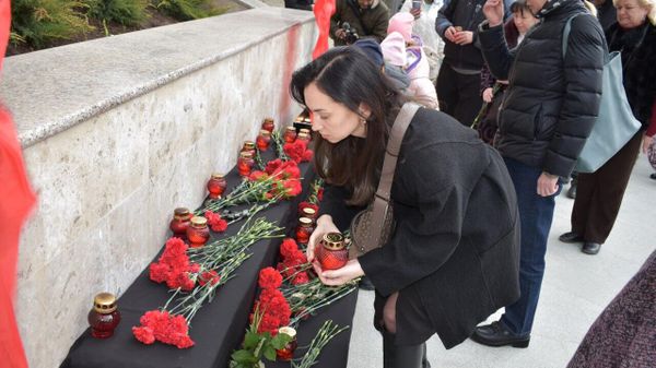 Мемориал в память о погибших в теракте в Крокус Сити Холле в Алуште Мемориал в память о погибших в теракте в Крокус Сити Холле в Алуште